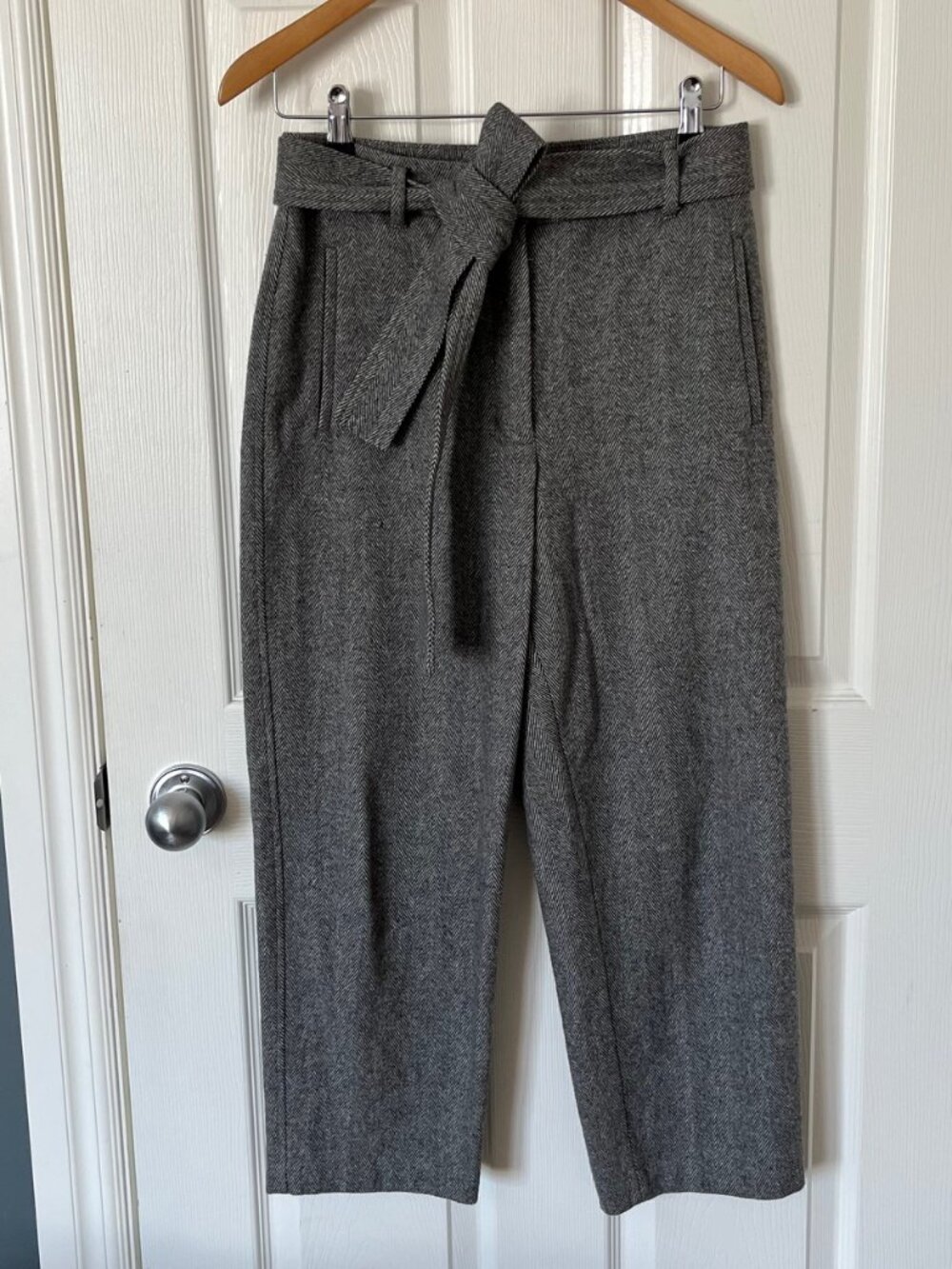 Aritzia Wilfred Grey Tie Front Pant, cropped leg - Size 8
